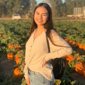 Meet your Posher, Selena